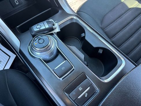 Used 2018 Ford Fusion SE FWD image 19