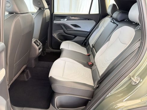 New 2026 Volkswagen Tiguan SE R-Line FWD image 15