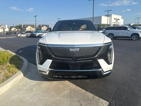 Used 2025 Cadillac Escalade IQ Luxury 2 AWD/4WD image 6