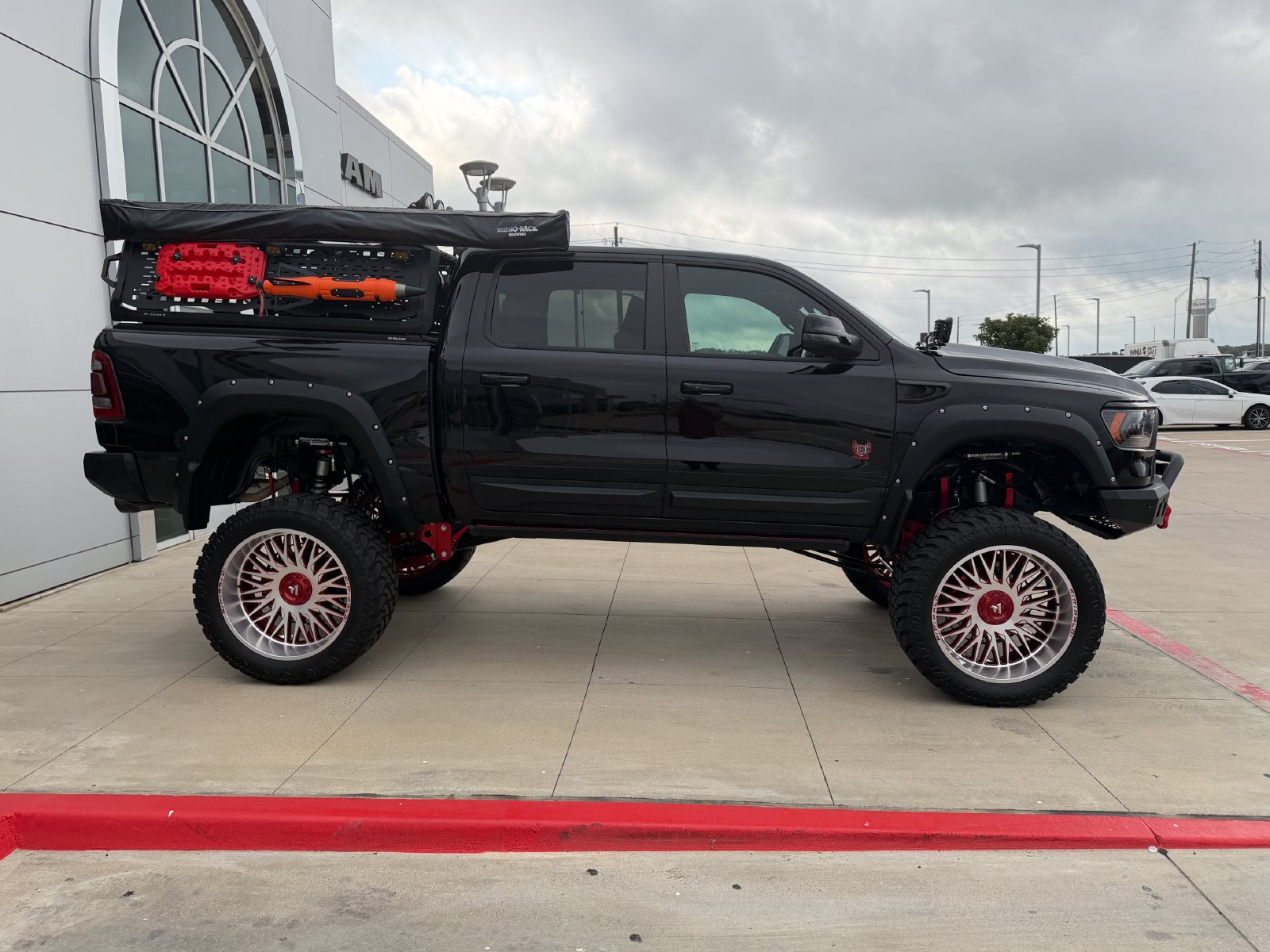 Used 2024 RAM 1500 Laramie AWD/4WD image 23