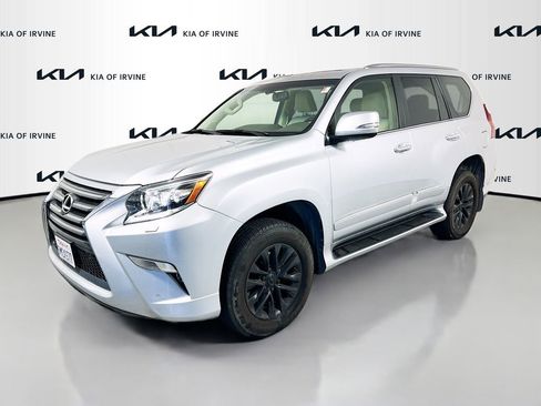 Used 2017 Lexus GX 460 Luxury w/ Preferred Accessory Package AWD/4WD image 3