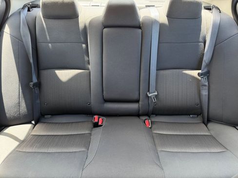 Used 2025 Nissan Altima 2.5 SV FWD image 38