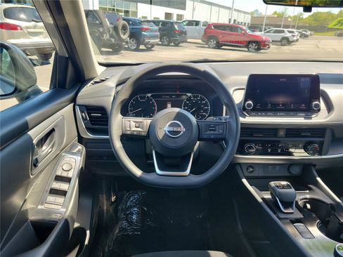Used 2024 Nissan Rogue S AWD/4WD image 10