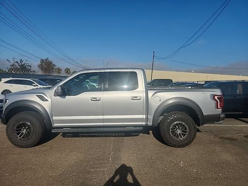 Used 2019 Ford F150 Raptor w/ Equipment Group 802A Luxury AWD/4WD image 10