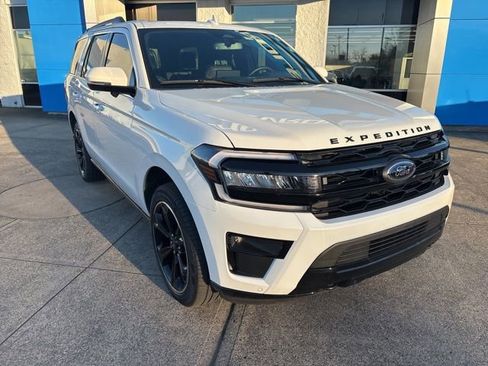 Used 2024 Ford Expedition Limited image 2