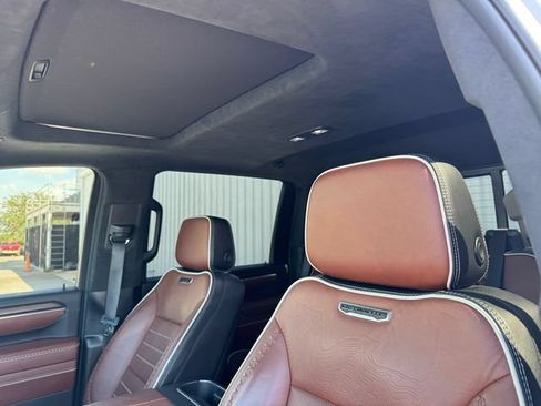 Used 2024 GMC Sierra 2500 Denali Ultimate AWD/4WD image 5