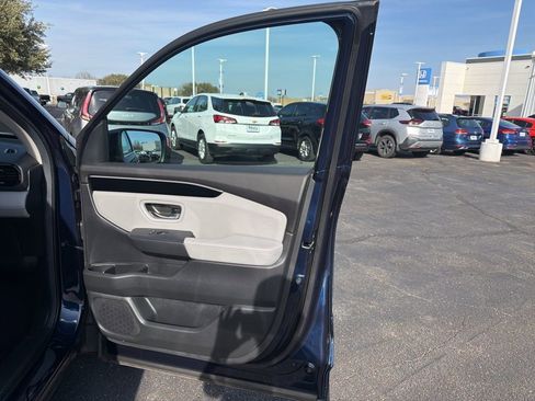 Used 2025 Honda Pilot EX-L image 34