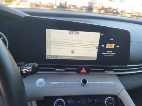 Used 2025 Hyundai Elantra Limited image 3