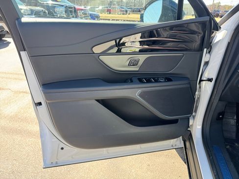 New 2026 Lincoln Nautilus Premier image 24