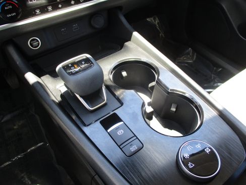 Used 2023 Nissan Rogue SV AWD/4WD image 27