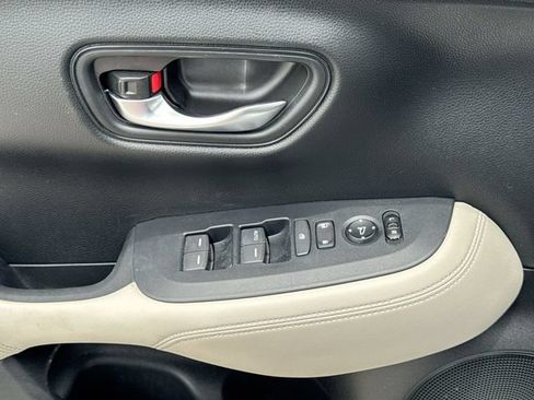 Used 2024 Honda HR-V LX image 13