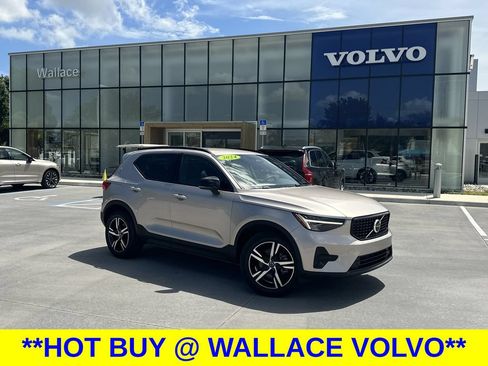 Used 2024 Volvo XC40 B5 Core AWD/4WD image 1