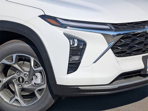 New 2026 Chevrolet Trax LT image 3