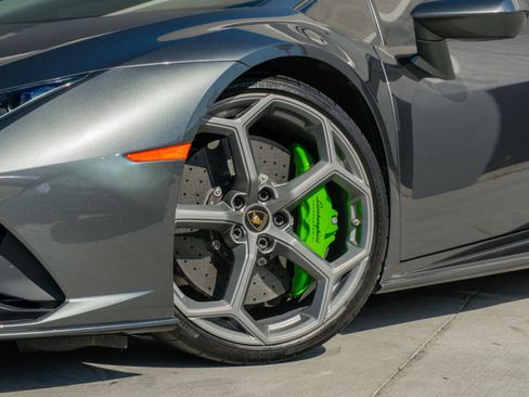 Used 2020 Lamborghini Huracan EVO image 20