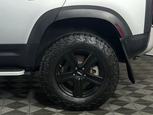 Used 2020 Land Rover Defender 110 First Edition image 9