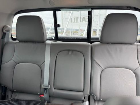 Used 2016 Nissan Frontier SL w/ Moonroof Package AWD/4WD image 11