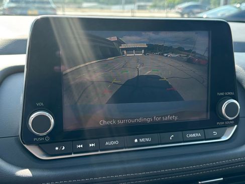 Used 2025 Nissan Rogue SV FWD image 26