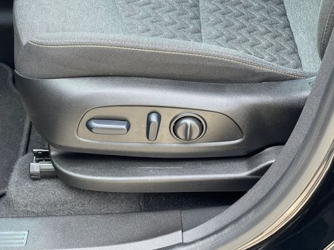 Used 2024 Chevrolet Equinox LT FWD image 17