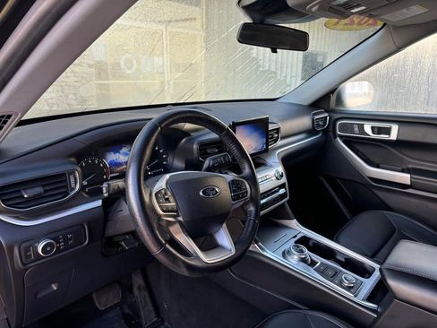 Used 2021 Ford Explorer XLT w/ Equipment Group 202A image 9