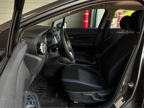 Used 2025 Nissan Versa SV FWD image 10