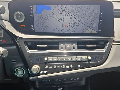 Certified 2022 Lexus ES 350 Ultra Luxury w/ Accessory Package FWD image 24