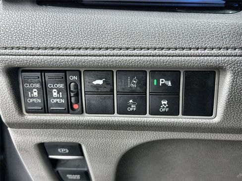 Used 2019 Honda Odyssey Elite image 17