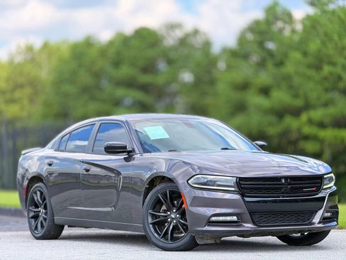 Used 2017 Dodge Charger R/T RWD image 5