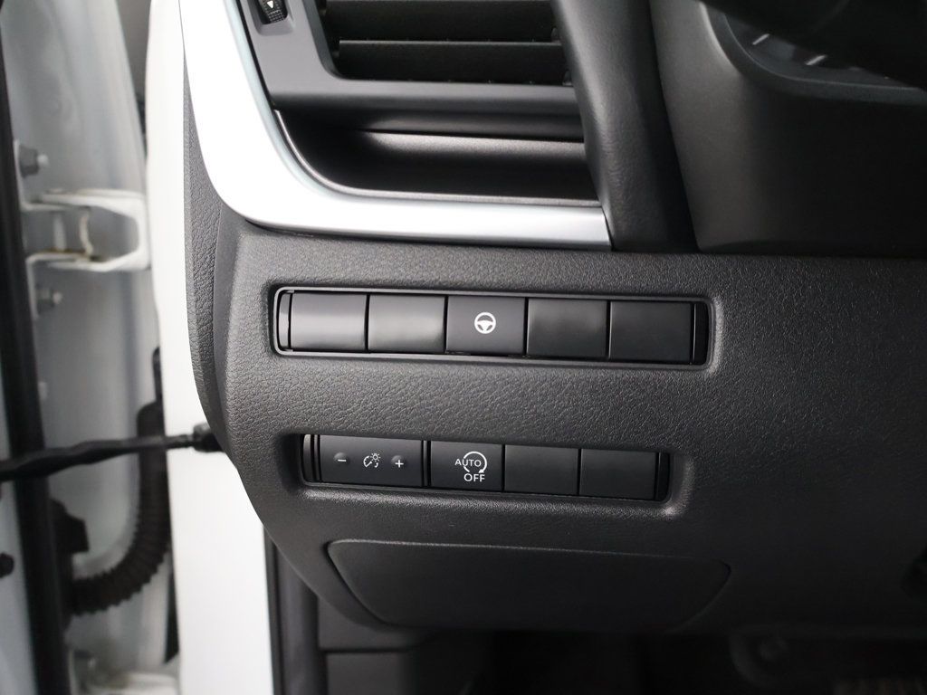 Used 2023 Nissan Rogue SV AWD/4WD image 36