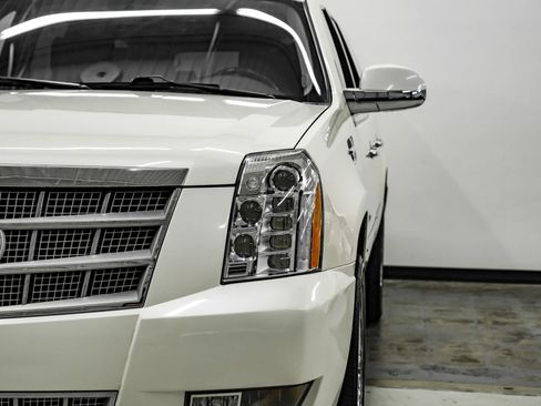 Used 2014 Cadillac Escalade ESV Platinum RWD image 39