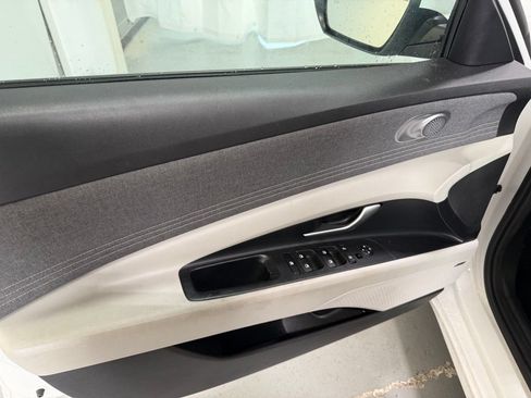 Used 2023 Hyundai Elantra Limited FWD image 10