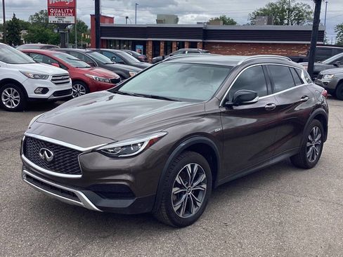 Used 2018 INFINITI QX30 AWD image 8