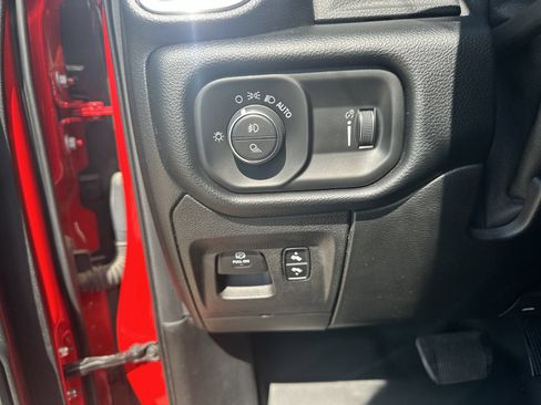 Used 2020 RAM 1500 Big Horn AWD/4WD image 17