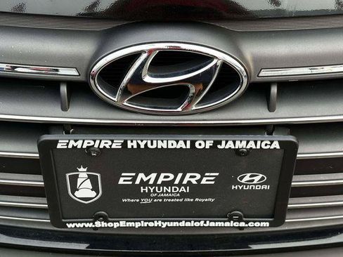 Used 2019 Hyundai Elantra SE w/ Winter Weather Package FWD image 5
