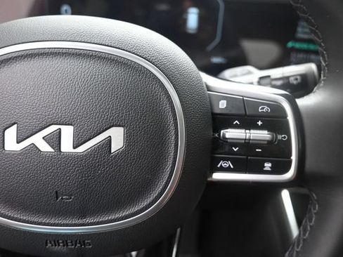 Used 2026 Kia Carnival SX w/ SX Dark Edition Package FWD image 14