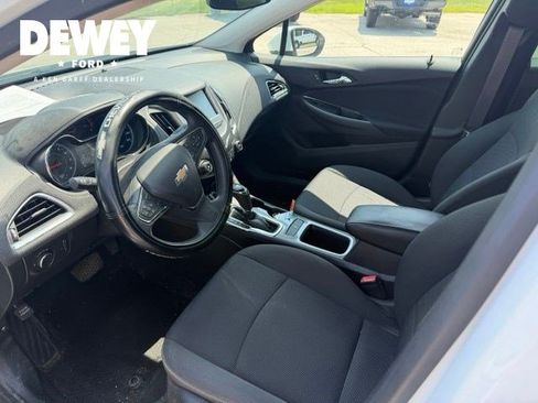 Used 2017 Chevrolet Cruze LT w/ Convenience Package FWD image 17