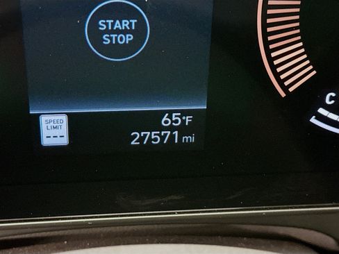 Used 2025 Hyundai Kona SEL image 19