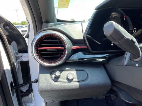 Used 2025 Chevrolet Trax RS w/ Driver Confidence Package FWD image 13