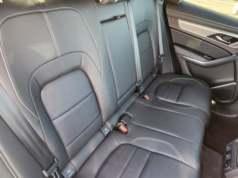 Used 2024 Jaguar F-PACE R-Dynamic S image 23