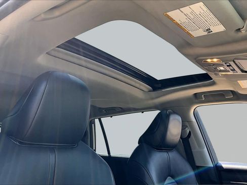 Used 2021 Toyota Highlander XLE FWD image 14