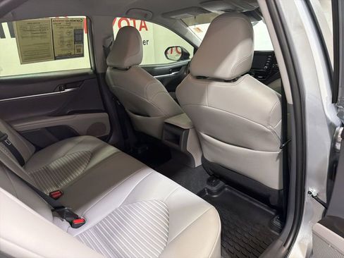 Used 2023 Toyota Camry SE image 14