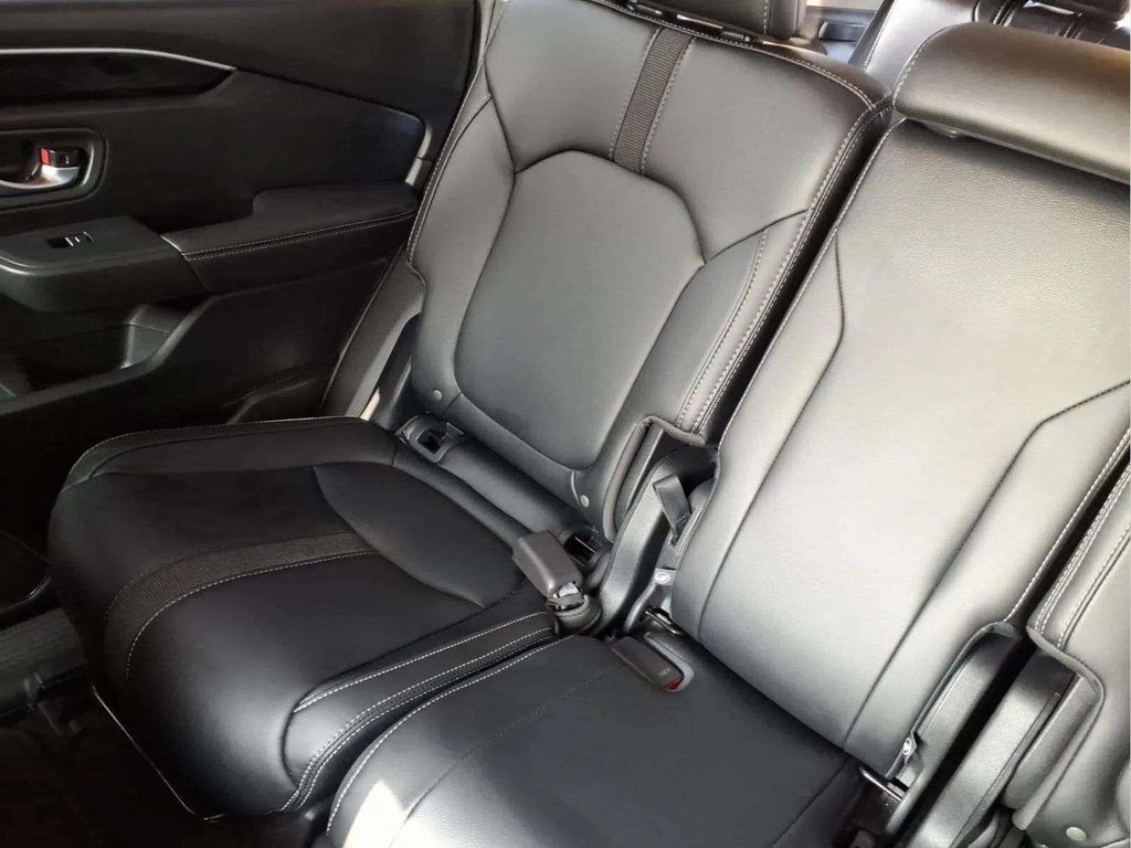 Used 2025 Honda Pilot Touring image 16