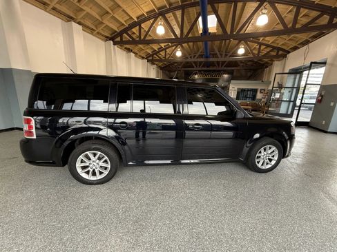 Used 2017 Ford Flex SE image 8