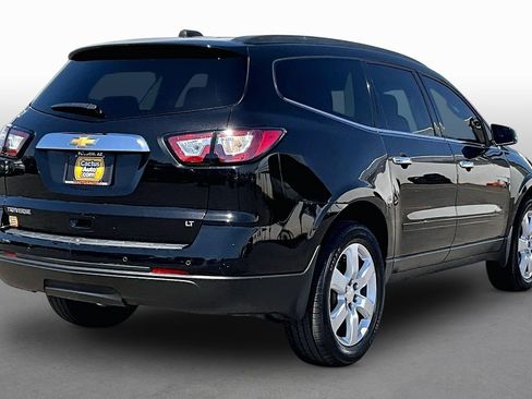Used 2017 Chevrolet Traverse LT w/ Style and Technology Package FWD image 2