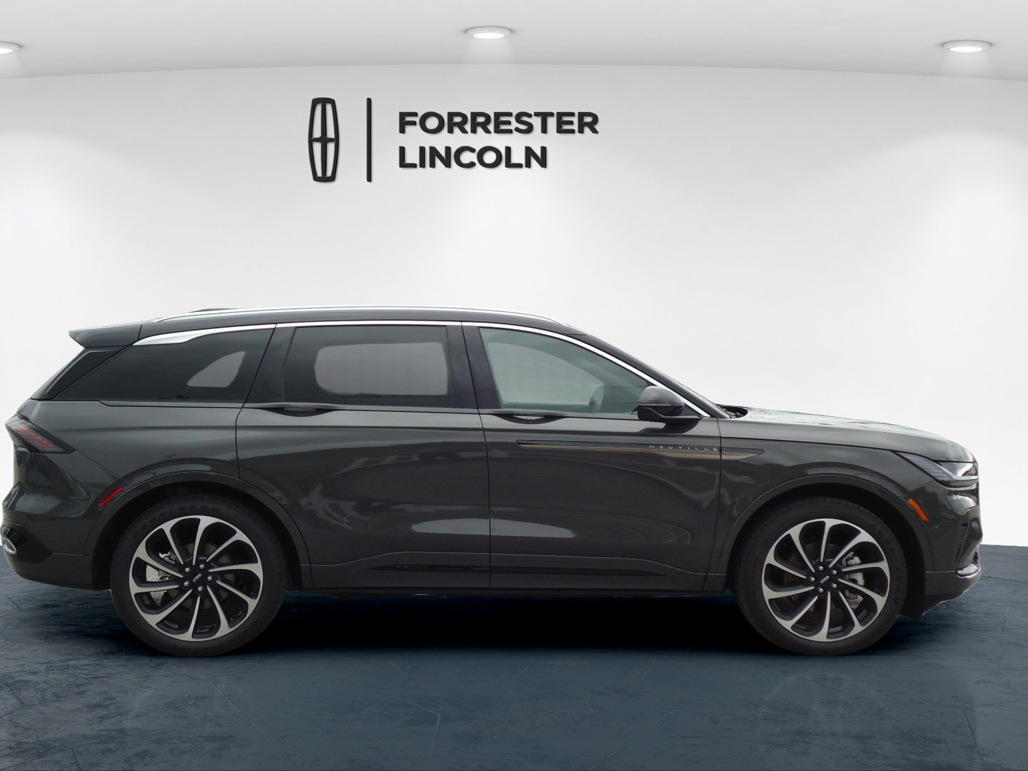Used 2025 Lincoln Nautilus Black Label AWD/4WD image 2
