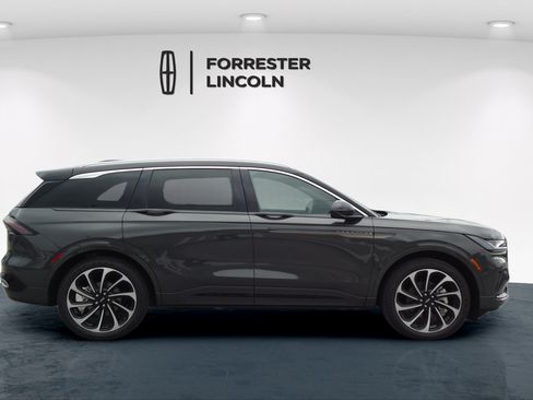Used 2025 Lincoln Nautilus Black Label AWD/4WD image 2