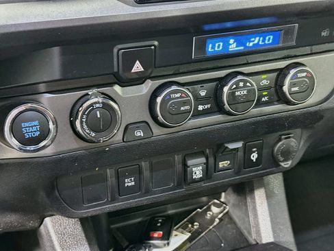 Used 2022 Toyota Tacoma TRD Sport w/ Black Out Package (TMS) AWD/4WD image 17