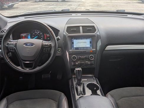 Used 2018 Ford Explorer XLT w/ Equipment Group 202A image 13