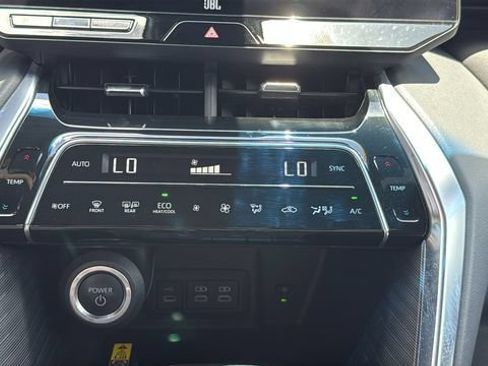 Used 2023 Toyota Venza XLE AWD/4WD image 25