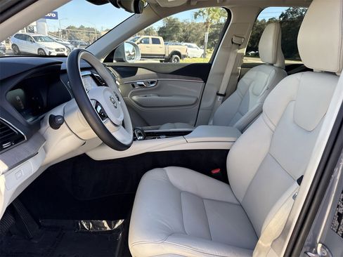 Used 2023 Volvo XC90 B6 Plus w/ Protection Package Premier image 9