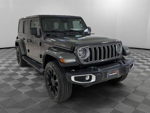 Used 2025 Jeep Wrangler Unlimited Sahara AWD/4WD image 7